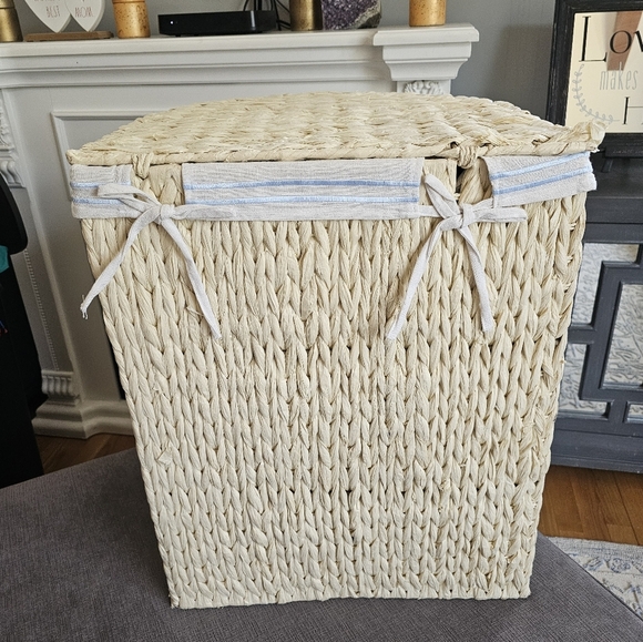HOTEL ΜΑΥΖΟΝ BY RGI HOME Half Moon Wicker Laundry Hamper Basket with Lid Handles - Picture 3 of 16